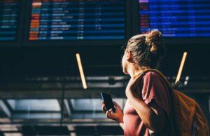 As viagens aéreas no verão podem ser difíceis. Veja como os viajantes podem se preparar.