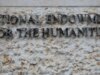 Juiz federal conclui eliminação de bolsas de humanidades pelo DOGE "ilegal"