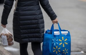 Os consumidores ainda estão gastando, mas as rachaduras começam a aparecer
