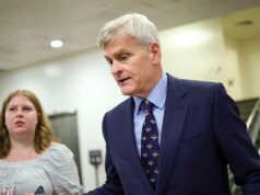 O senador republicano Invoice Cassidy critica Trump, pedindo unidade renovada na política