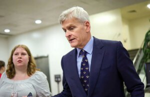 O senador republicano Invoice Cassidy critica Trump, pedindo unidade renovada na política