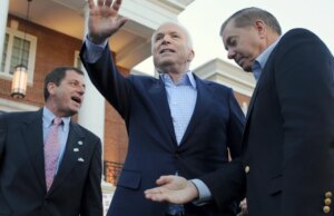 Douglas McCain, o filho mais velho do senador John McCain, morre aos 66 anos