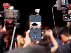 Conjunto de telefone robô codificado por influenciador da Honor para lançamento no outono na China