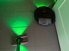Experimentei o Dyson Spot+Scrub Ai em casa. Eu estava xingando isso com mais frequência do que torcendo por isso.