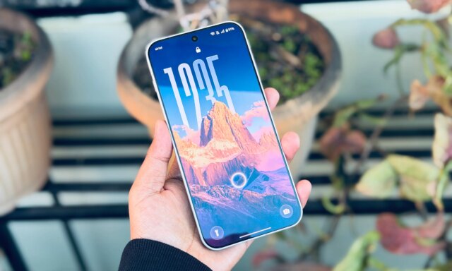 in-hand-oneplus-15.jpg