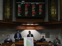 O controle de Trump sobre o Partido Republicano foi testado quando senadores estaduais que desafiaram o presidente foram desafiados em primárias importantes