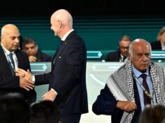 Chefe do futebol palestino se recusa a apertar a mão de seu homólogo israelense no Congresso da FIFA