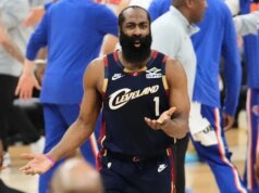 James Harden, do Cavs, coça a cabeça após ser varrido pelos Knicks
