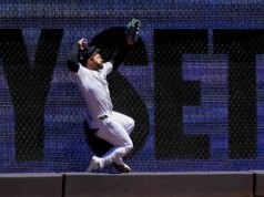 Jasson Dominguez, dos Yankees, saiu do campo em lágrimas depois de bater na parede externa após uma recepção impressionante
