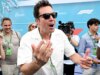 Jimmy Fallon começa a mastigar o microfone em entrevista desagradável antes da F1 Miami