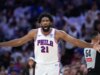 Joel Embiid, do 76ers, dá um chute velado nos árbitros depois que os Knicks assumem a liderança de 3 a 0 nos playoffs