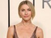Julianne Hough usa biquínis com estampa de leopardo e pele de cobra durante uma escapadela tropical em Fiji