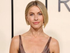 Julianne Hough usa biquínis com estampa de leopardo e pele de cobra durante uma escapadela tropical em Fiji