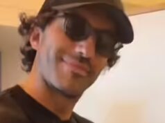 Justin Baldoni sorri na primeira aparição após o processo – ASSISTA