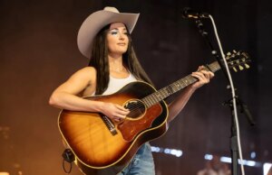 Kacey Musgraves responde à ‘ativista gorda’ furiosa porque ela não cabe em sua nova linha de roupas do Walmart