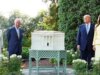 A colmeia de Melania na Casa Branca e os presentes de mel dão um toque doce durante a visita actual do rei Charles