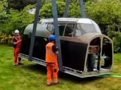 Família do Reino Unido doa cabine Lancaster de 40 anos feita à mão pelo pai para o campo de aviação da RAF