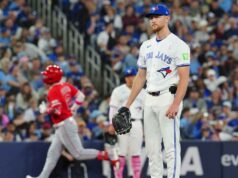 Lauer, do Blue Jays, luta como arremessador contra os Angels