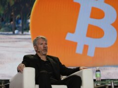 Bitcoin Treasury Firm de Michael Saylor registra perda de US$ 12,5 bilhões e se gaba de que as pessoas ainda estão dando dinheiro