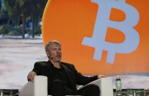 Bitcoin Treasury Firm de Michael Saylor registra perda de US$ 12,5 bilhões e se gaba de que as pessoas ainda estão dando dinheiro
