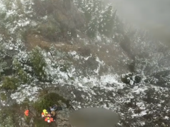 Vídeo mostra equipes de resgate tratando alpinista que caiu de 15 metros