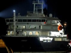 Navio de cruzeiro ligado ao surto mortal de hantavírus chega ao largo de Tenerife quando começa a evacuação de passageiros
