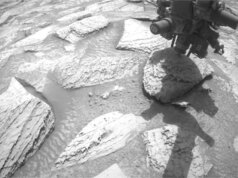 O Curiosity Mars Rover da NASA ficou preso em uma rocha: observe-o se libertar