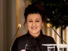 A ganhadora do Prêmio Nobel, Olga Tokarczuk, é criticada depois de revelar que usa IA para desenvolver ideias