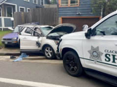 Suspeito de roubo em Oregon é preso após bater SUV durante perseguição policial: vídeo
