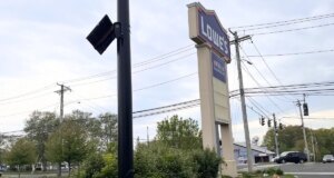 Câmeras de placas de veículos na House Depot e na Lowe’s despertam temores de privacidade