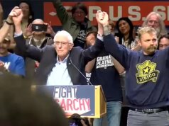O candidato ao Senado do Maine, Graham Platner, abraça o socialismo democrático no comício de Bernie Sanders em Portland