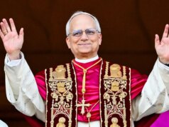 Como um caixa de banco de Chicago certa vez desligou na cara do Papa Leão, que supostamente ligou do Vaticano para ajustar o número