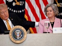 Trump elogia a luta de Susie Wiles contra o câncer em um vídeo surpresa de gala: ‘Vencendo de forma decisiva’