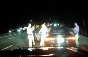 Britney Spears discutiu com a polícia durante a prisão por dirigir alcoolizado, mostra a filmagem