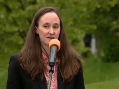 A prefeita socialista de Seattle, Katie Wilson, foi criticada por interromper uma breve entrevista sobre questões básicas de segurança pública