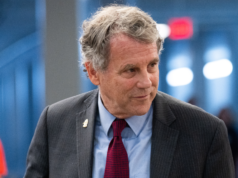 O candidato democrata ao Senado, Sherrod Brown, afirma que apoia o “fechamento da fronteira”; Partido Republicano diz que registro prova o contrário
