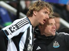 Howe está confiante de que o PIF continua comprometido com Newcastle após ‘conversas desafiadoras’