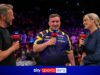 Littler vence Humphries na remaining e assume o topo da tabela da Premier League