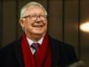 Sir Alex Ferguson levado ao hospital após se sentir mal em Outdated Trafford