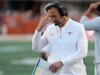 O reforço da Texas Tech bate palmas para Steve Sarkisian depois que o técnico do Texas ataca os Purple Raiders