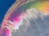 Impressionantes ‘nuvens arco-íris’ avistadas sobre a Indonésia: Cientistas explicam o fenômeno raro
