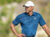Tiger Woods quebra o silêncio de meses com mensagem patriótica do Memorial Day, saudação ao falecido pai