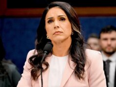 Democratas e mídia despertam fúria com resposta ‘nojenta’ à renúncia de Tulsi Gabbard no DNI