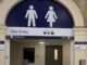 A Grã-Bretanha implementa regras históricas para transgêneros para banheiros do mesmo sexo, enfermarias do NHS e espaços exclusivos para mulheres