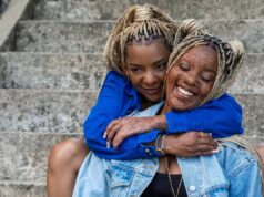 Irmãs gêmeas perseguem um pai rebelde no inspirado ‘Is God Is’