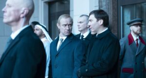 ‘O Mágico do Kremlin’ ficcionaliza a voz no ouvido de Putin, guiando sua ascensão ao poder