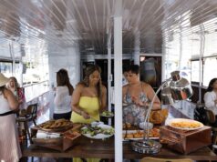 É hora de navegar com as ‘Yacht Ladies’, o clube do livro mais authorized de Los Angeles em um barco