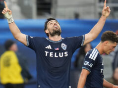 White e Muller se combinam para sete contribuições de gols como Whitecaps lideram San Diego