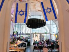 Um café em Viena oferece boas-vindas aos apoiadores de Israel enquanto as tensões aumentam no Pageant Eurovisão da Canção
