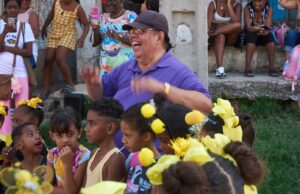 Dançarina cubana encontra significado e trabalho nas ruas à medida que a cena artística da ilha desaparece